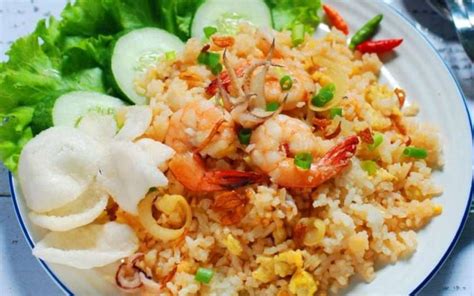 Cara Menyajikan Nasi Goreng Seafood
